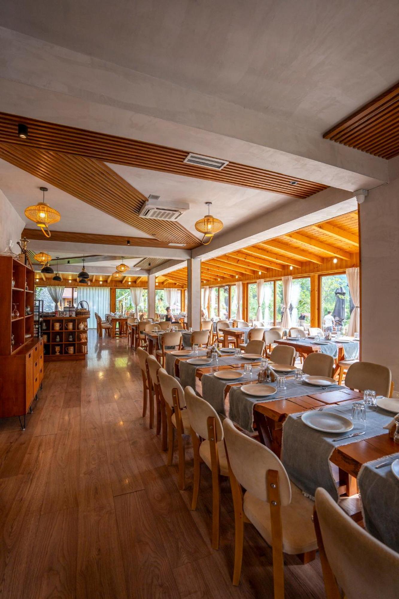 Hotel Restaurant Alpet Theth Exteriör bild